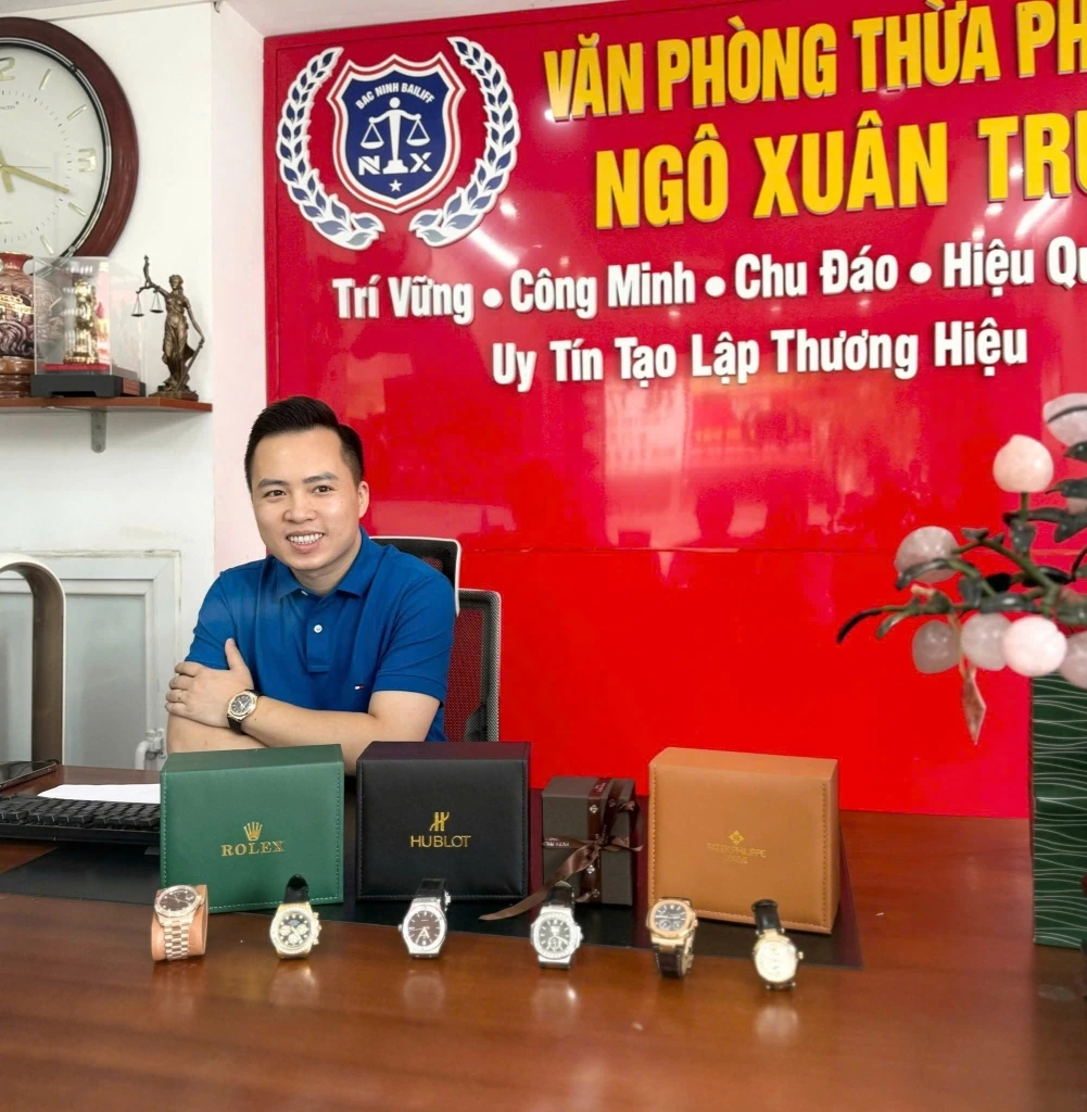 Ngô Xuân Trung tại văn phòng làm việc